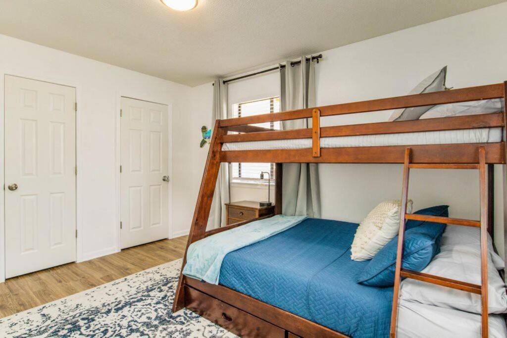 Villa Woodsy Retreat, Steps To Bay - Hot Tub! Gulf Breeze Exterior foto